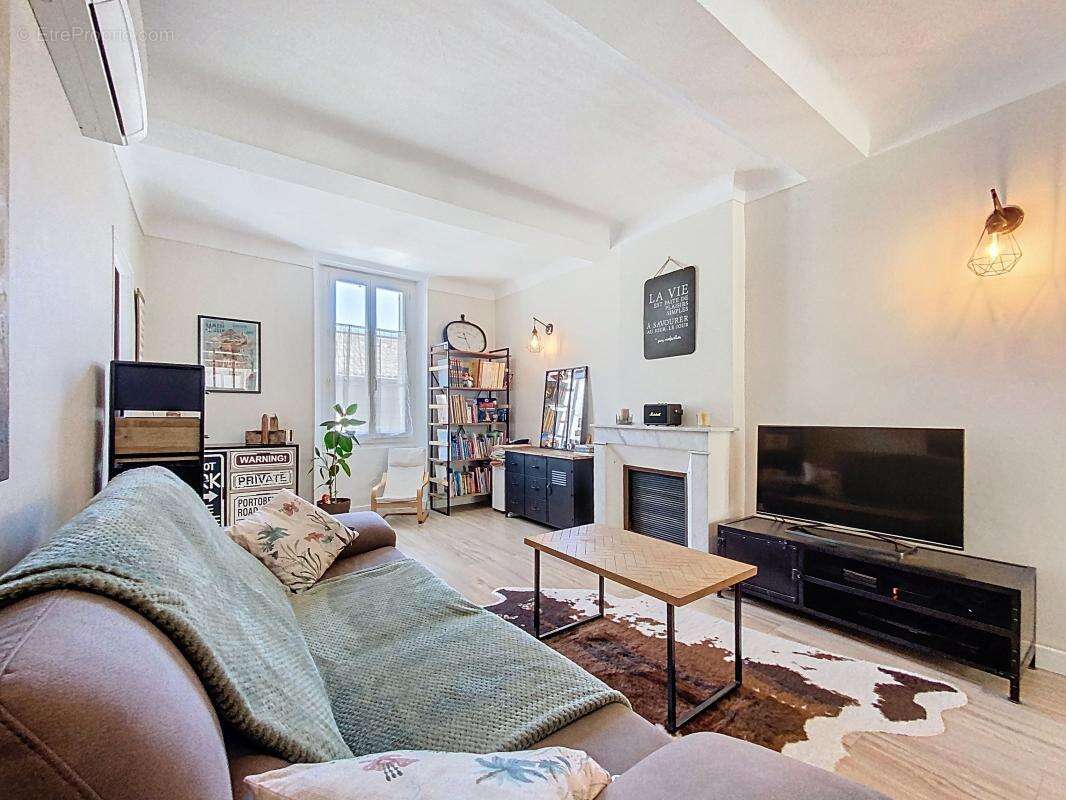 Appartement à ROQUEBRUNE-SUR-ARGENS