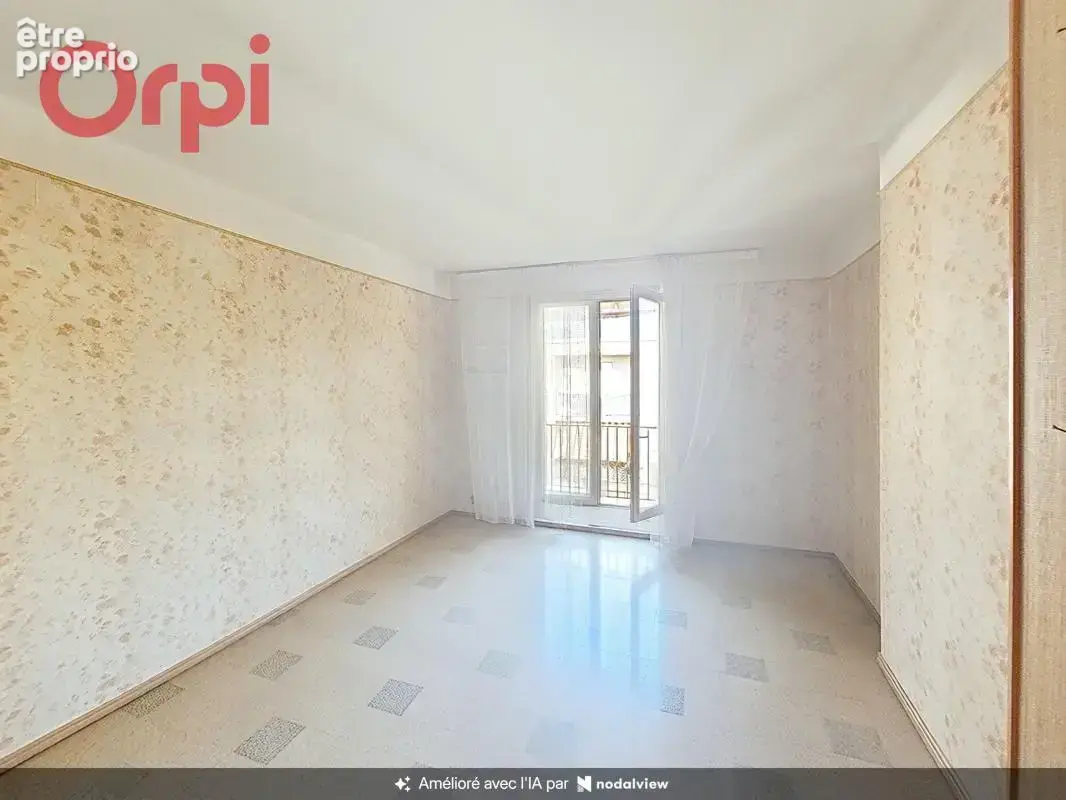 Appartement 3/4 pièces de 69 m² à rénover —  Dernier étage — Grand garage & cave - photo 3