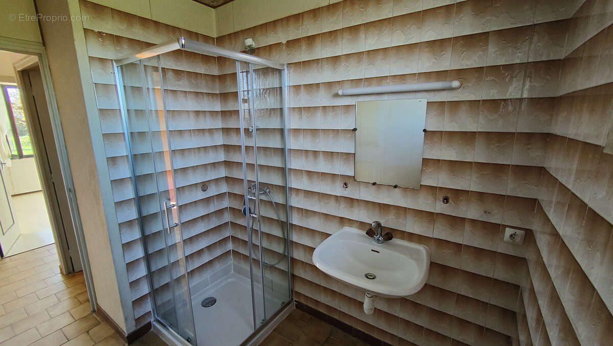 Maison à BERRIAS-ET-CASTELJAU