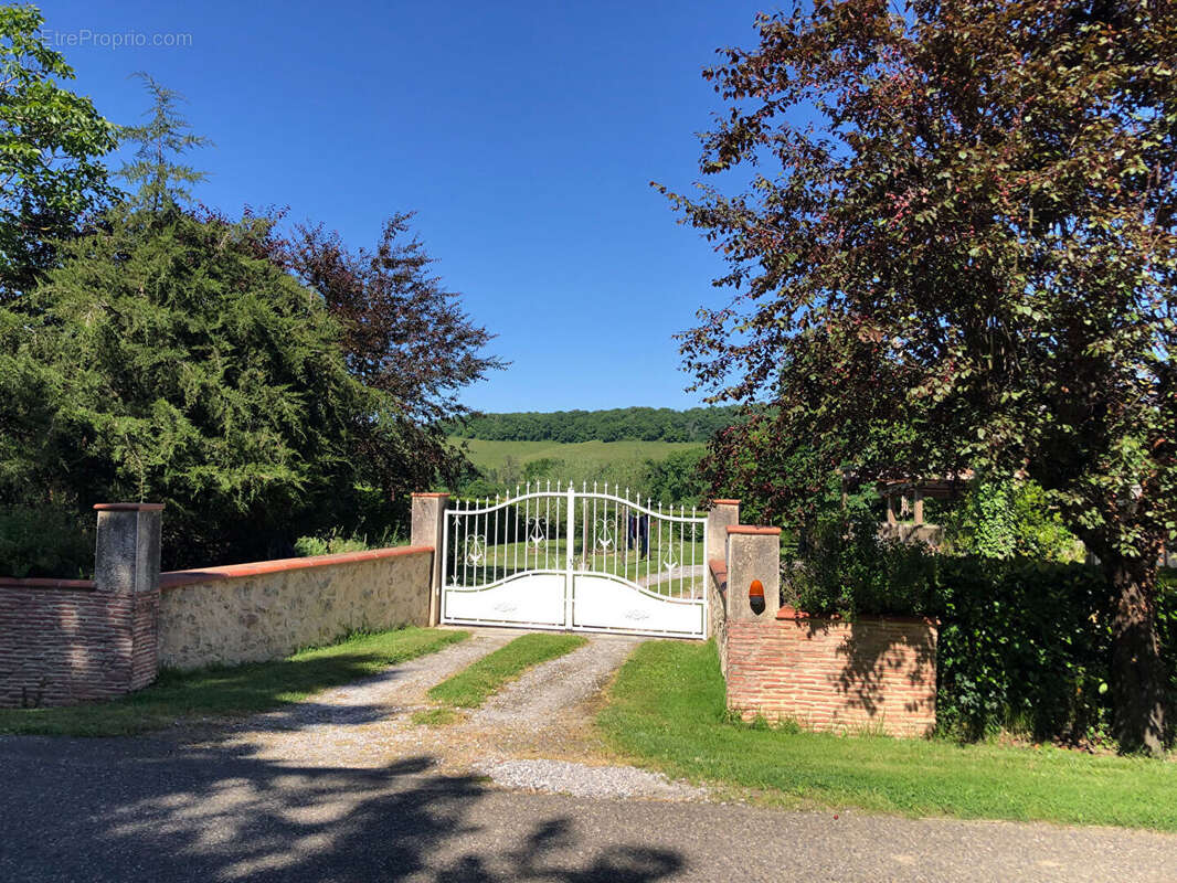 Maison à VIC-FEZENSAC