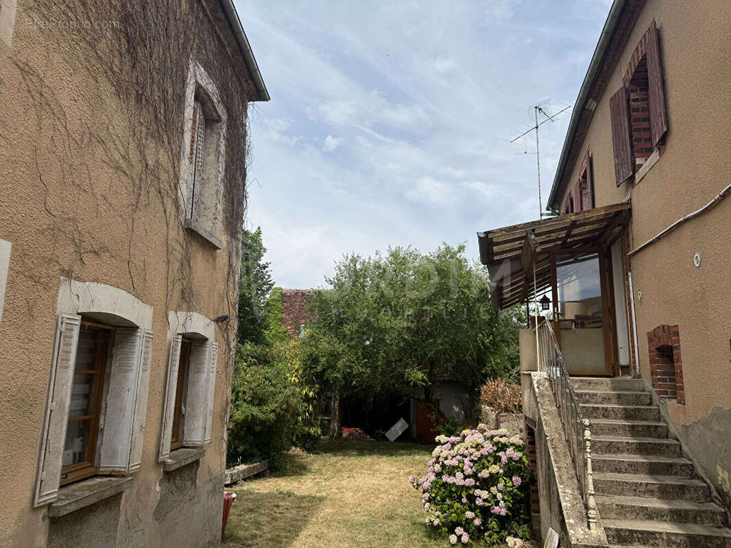 Immeuble de rapport Saint Fargeau centre - photo 2