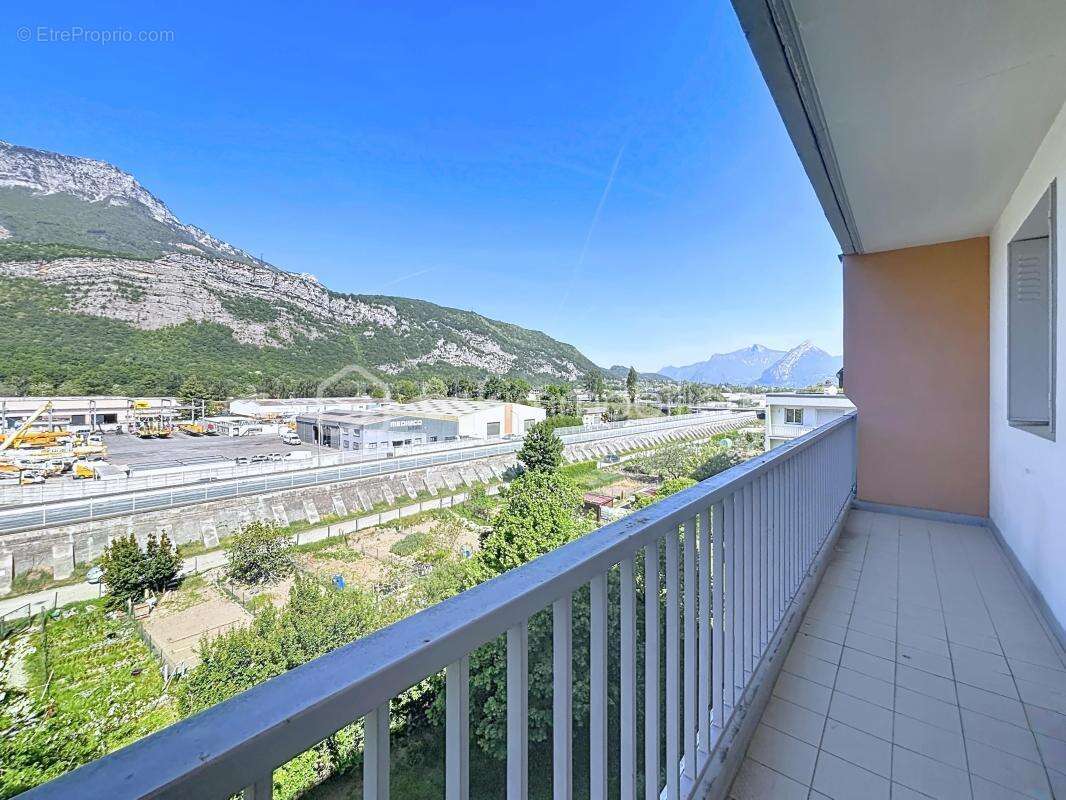 Appartement à LE PONT-DE-CLAIX