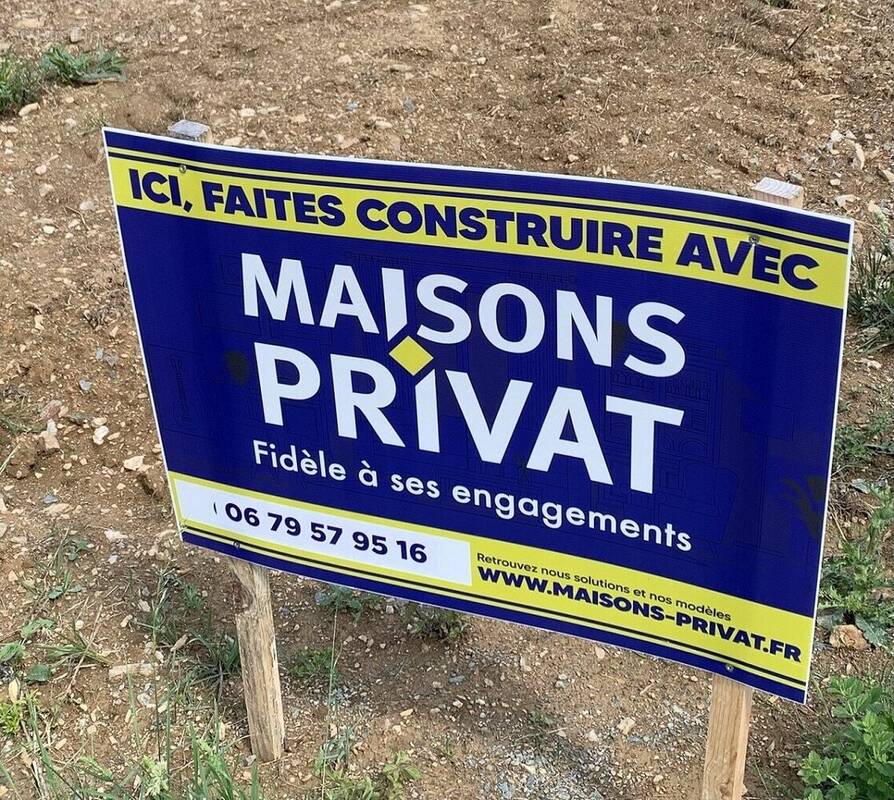 Terrain à LES HERBIERS