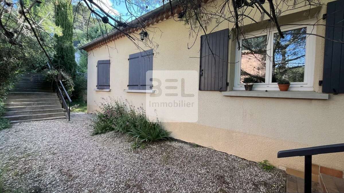 Maison à LAUDUN-L'ARDOISE