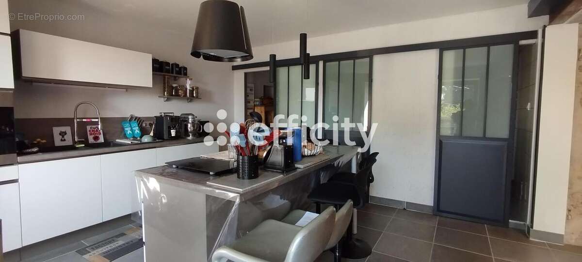 Maison 250 m² à Usson-En-Forez  - photo 7