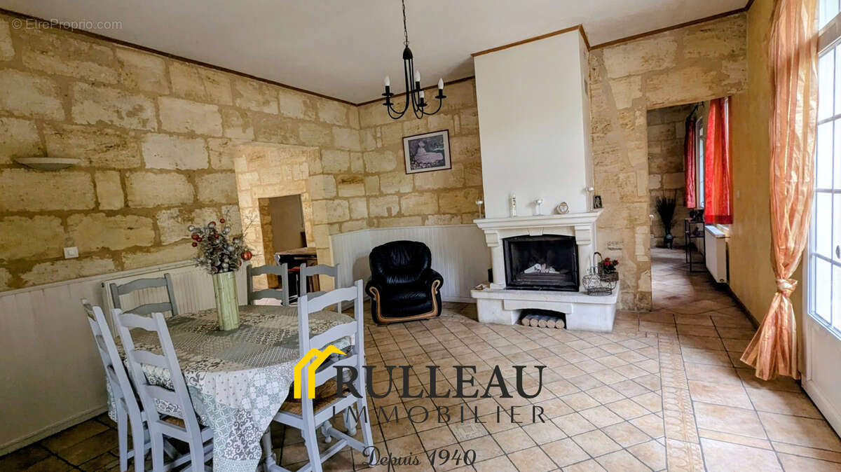 Maison à AMBARES-ET-LAGRAVE