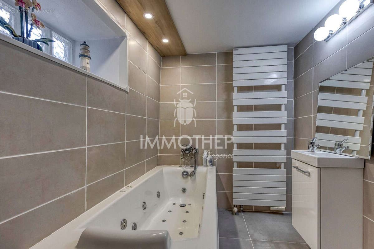 Maison 167 m² à Saint-Jean-De-Moirans  - photo 7