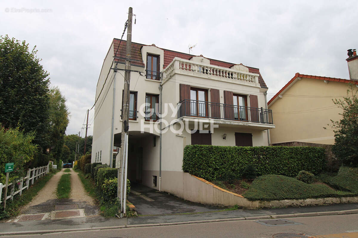 Appartement à MANDRES-LES-ROSES