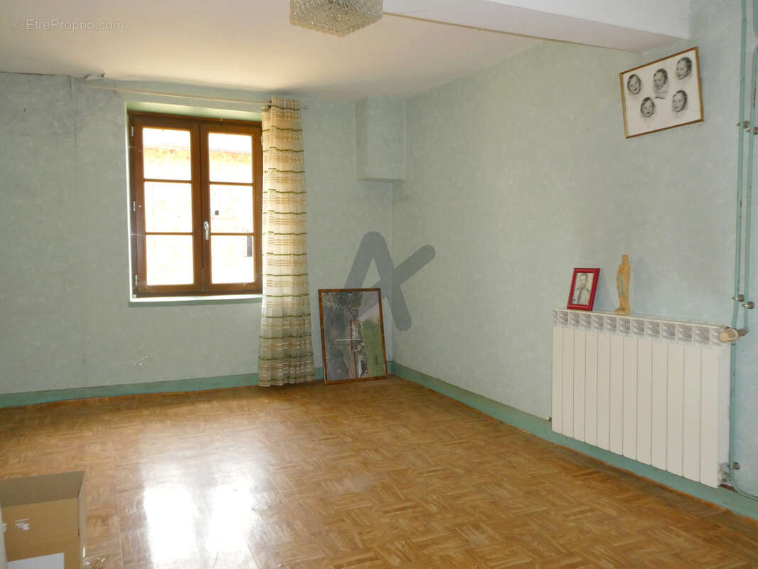 Très belle ferme de caractère indépendante avec grandes dépendances et 5 000 m2 de terrain - photo 9
