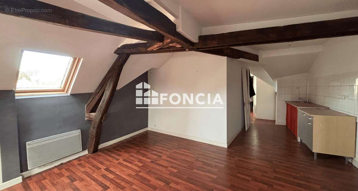 Appartement sur les quais avec garage possible et grenier à aménager - photo 3