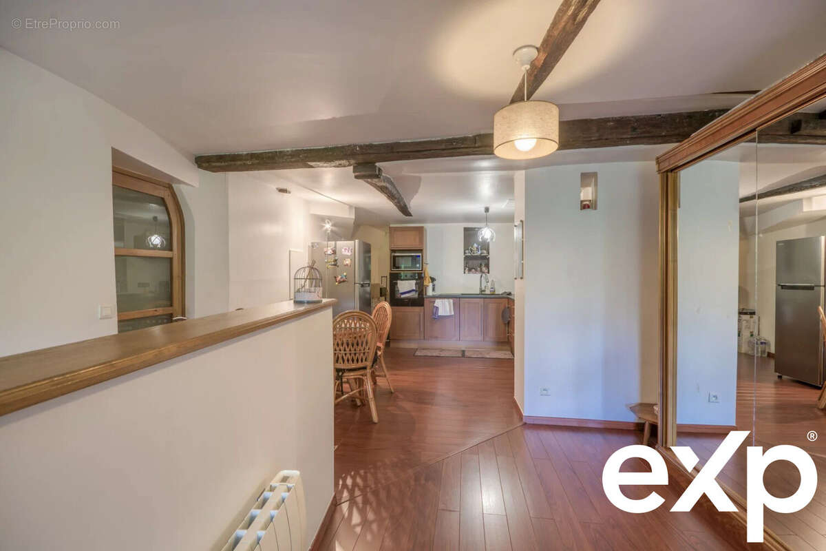 Appartement à NEAUPHLE-LE-CHATEAU