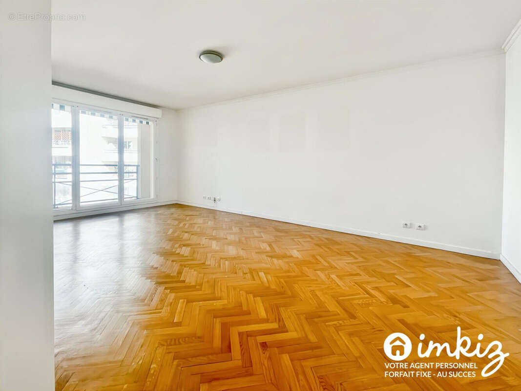 Appartement à COURBEVOIE