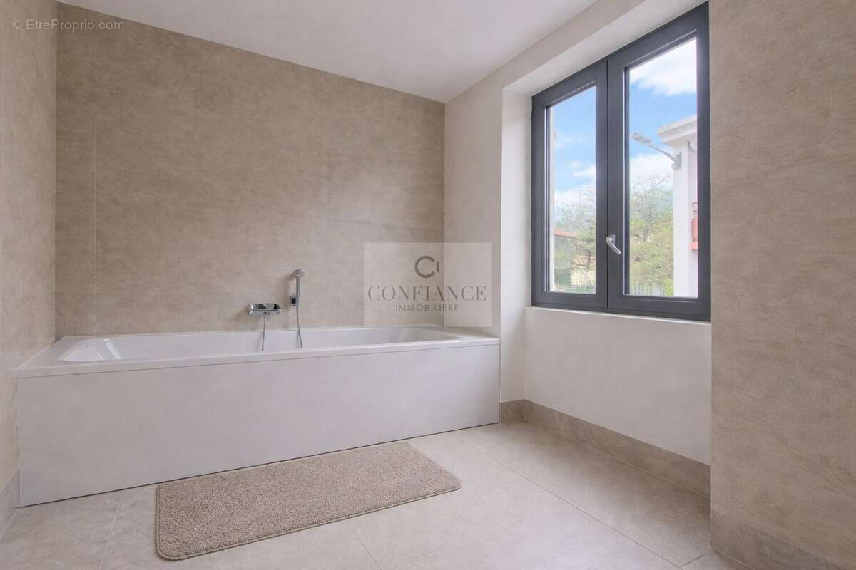 Appartement à LA TURBIE