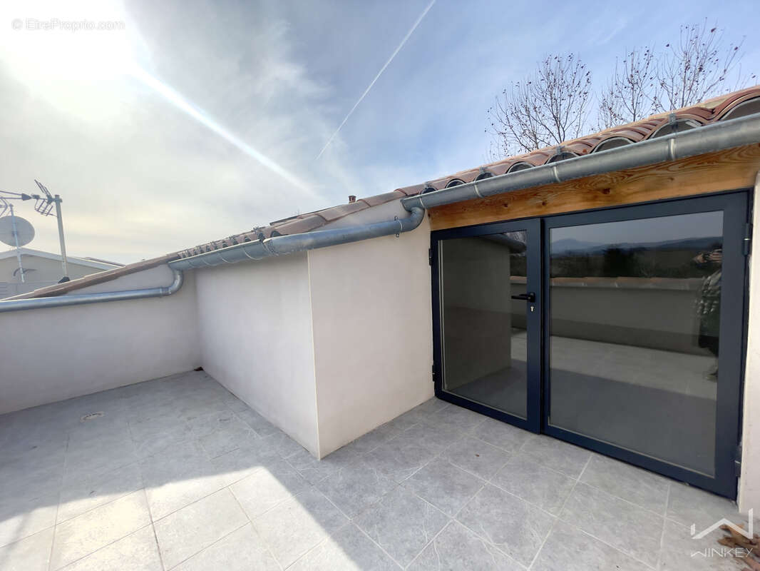 Appartement à SAINTE-CECILE-LES-VIGNES