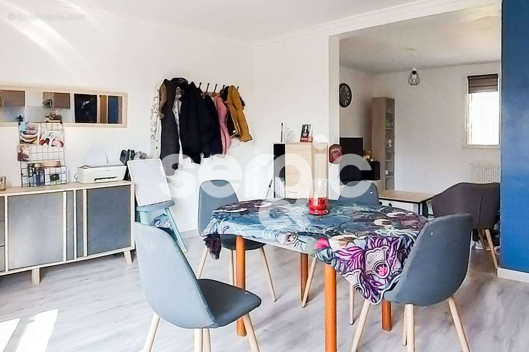 Appartement à SAINTE-GENEVIEVE-DES-BOIS