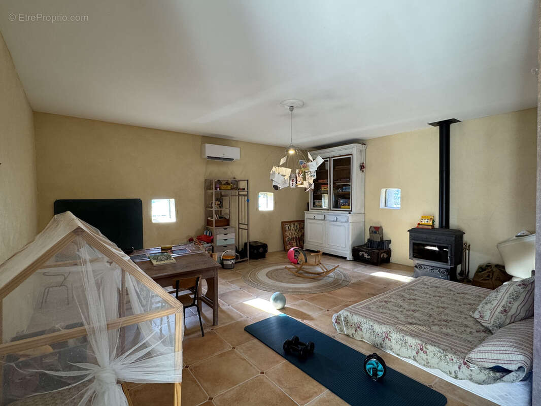 Maison à SAINT-MARCEL-LES-SAUZET