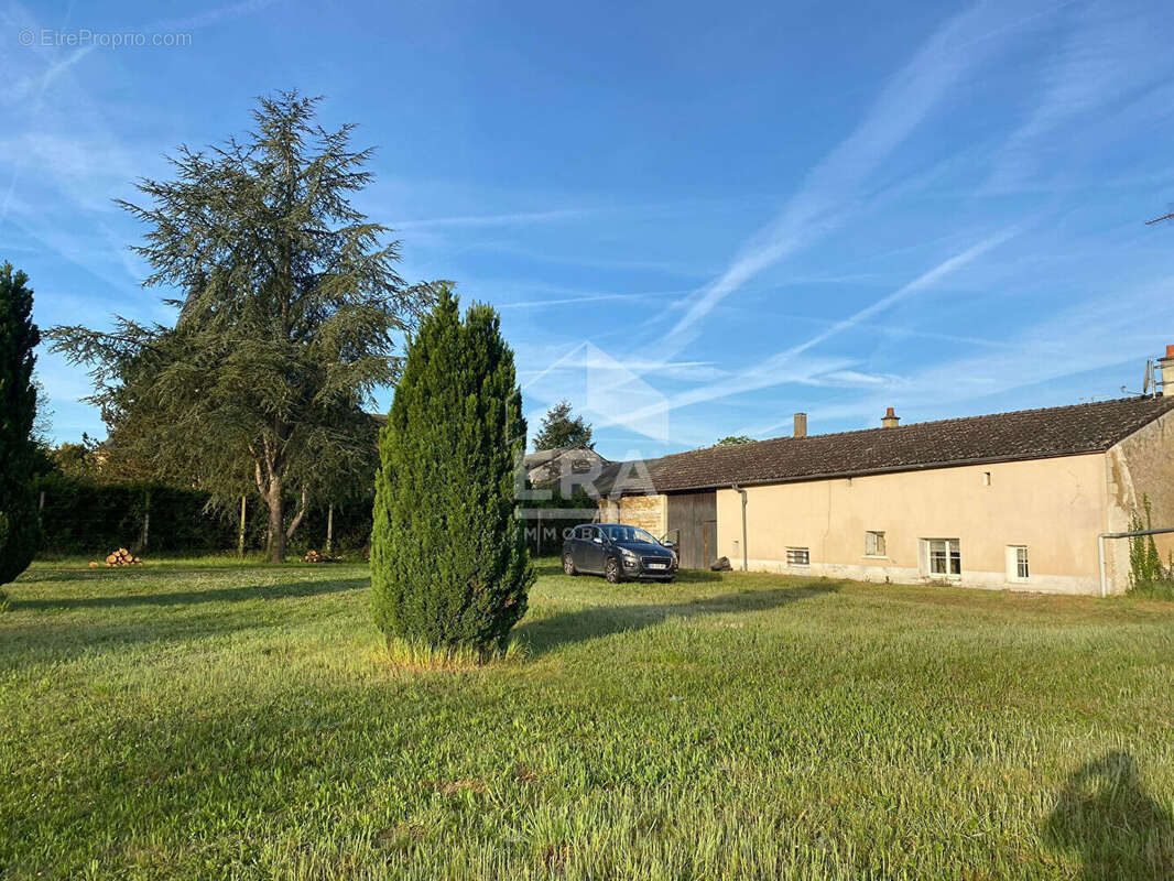 Maison à BRAYE-SOUS-FAYE