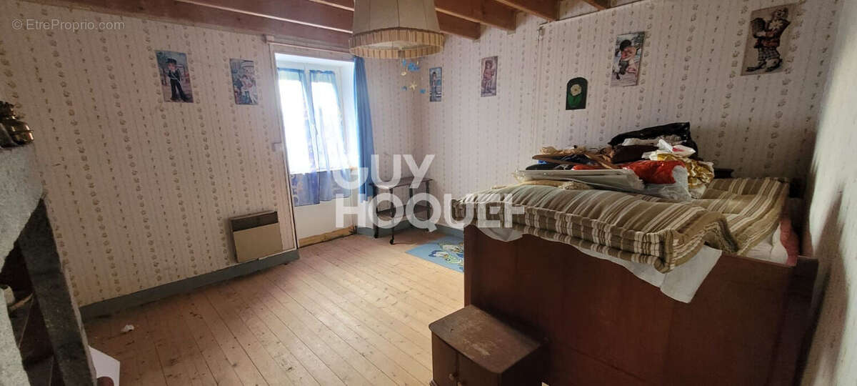 Maison à LE PETIT-CELLAND
