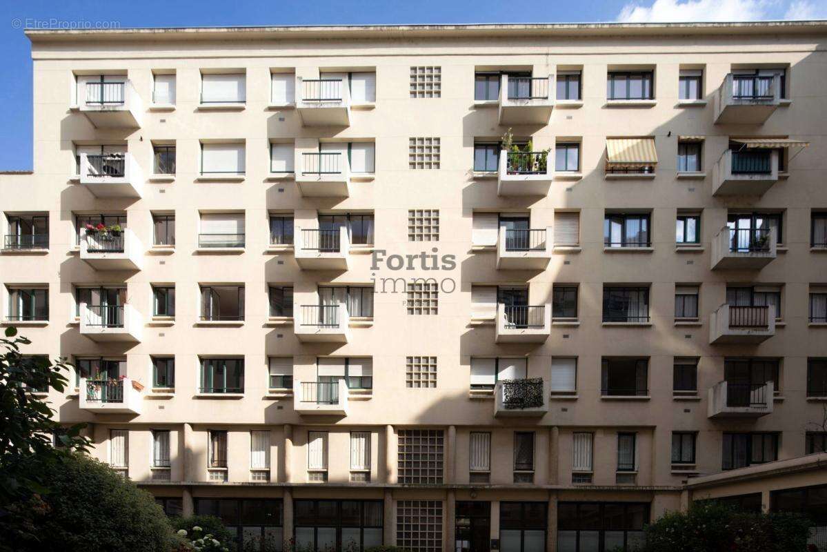 Paris 7 - 3 pieces au dernier etage sur cour avec ascenseur - photo 11