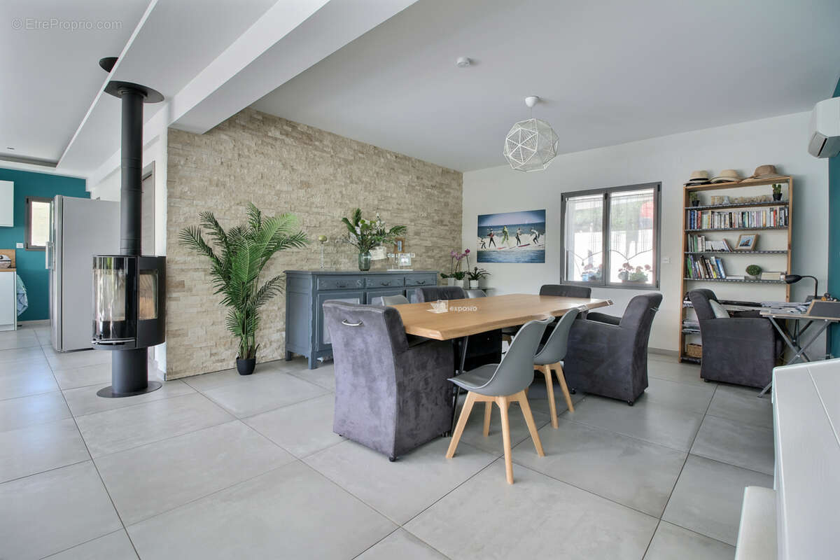 Maison à LA ROQUETTE-SUR-SIAGNE