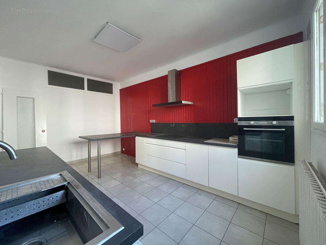T3 lumineux et spacieux de presque 90 m2 sans vis-a-vis- Centre-Ville Quimper - photo 11