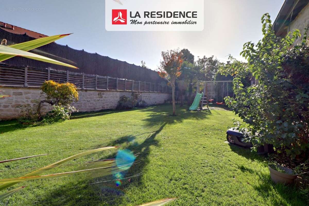 Maison à JOUY-LE-MOUTIER