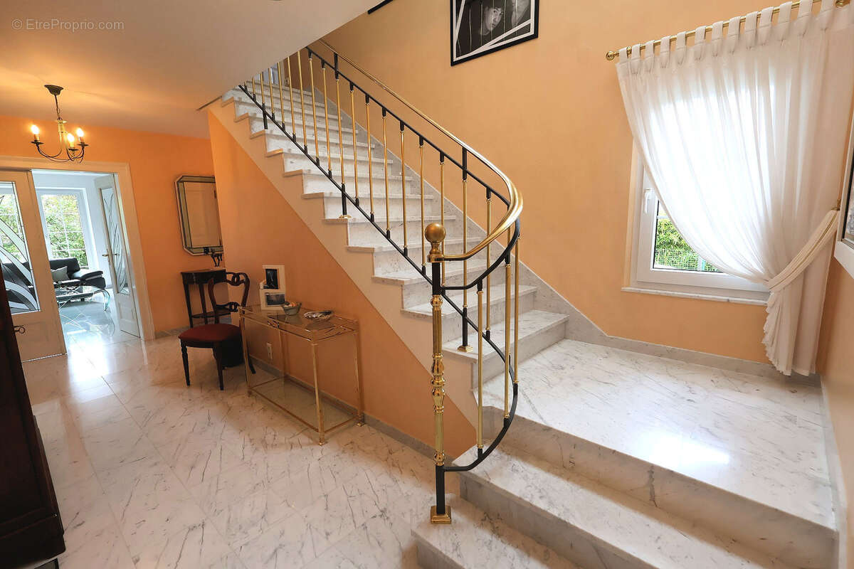 Maison à VILLAGE-NEUF