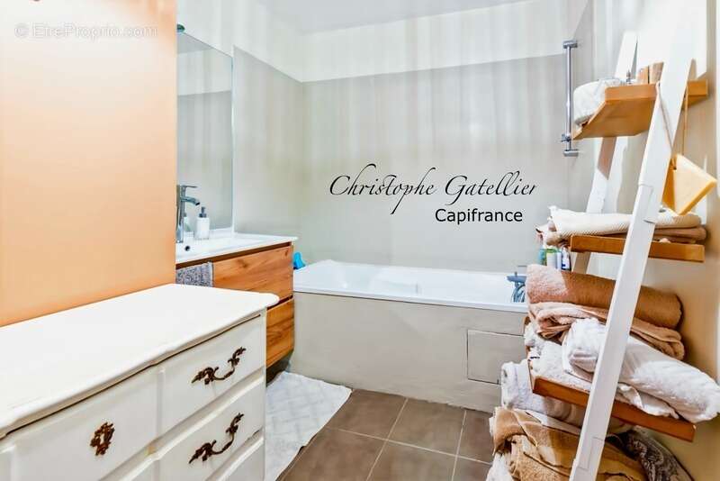 Appartement à FONTENAY-LE-FLEURY