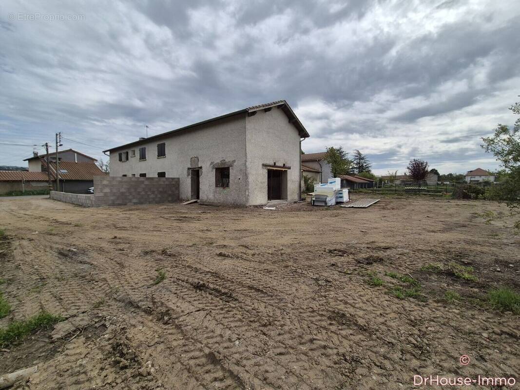 Appartement à VEAUCHE