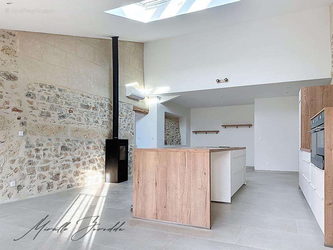 Maison à JONQUIERES-SAINT-VINCENT