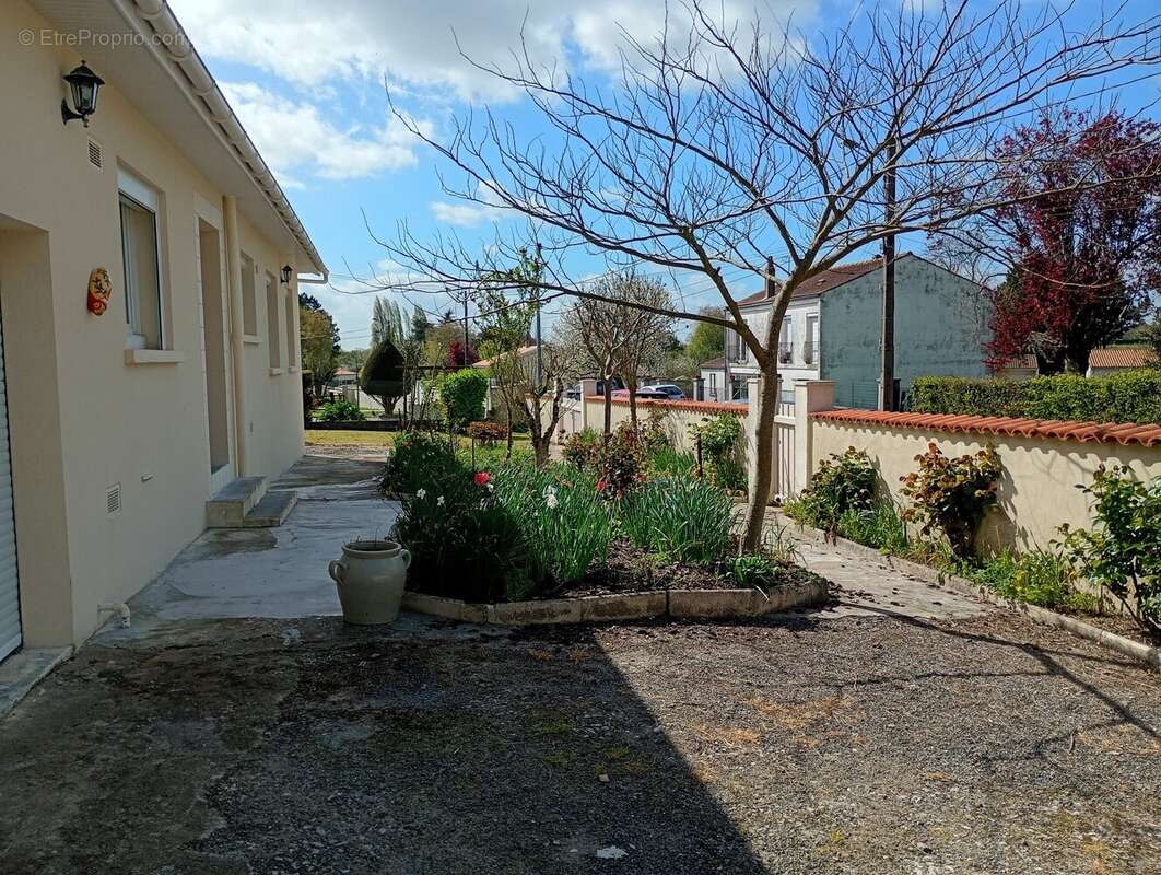 Appartement à LOUZAC-SAINT-ANDRE