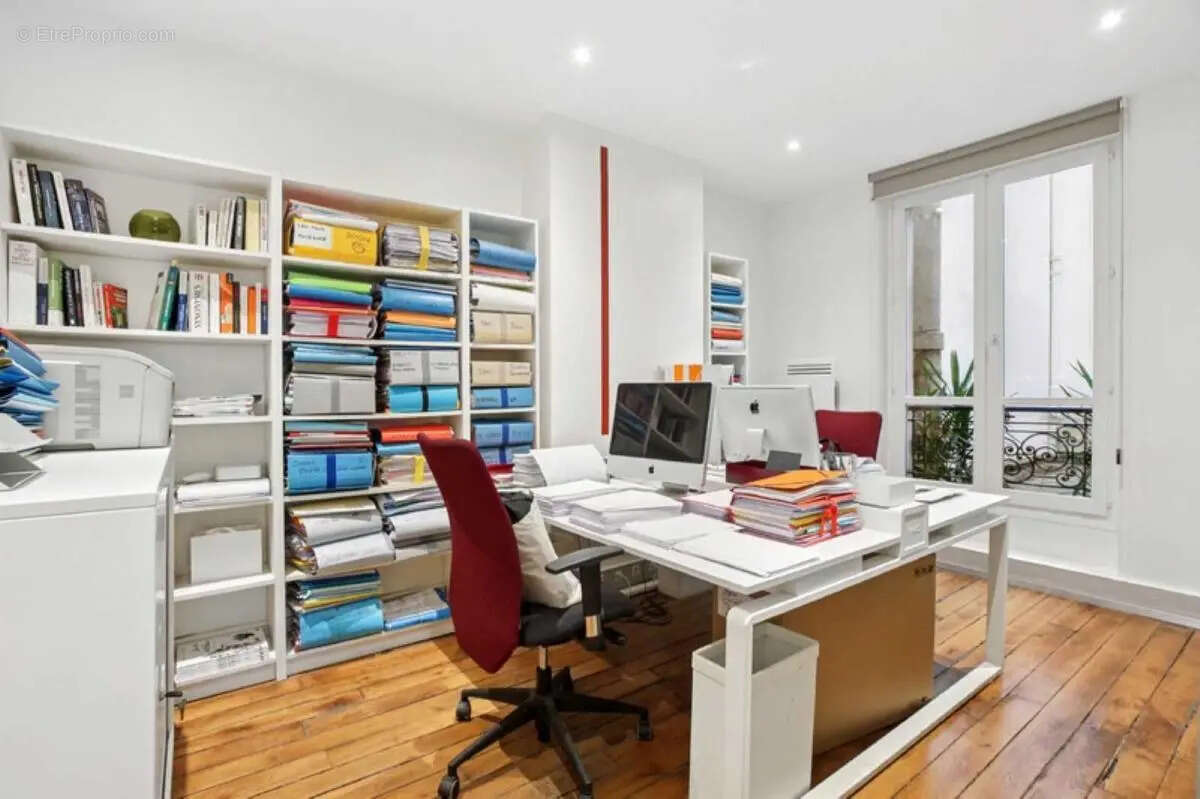 Commerce à PARIS-8E