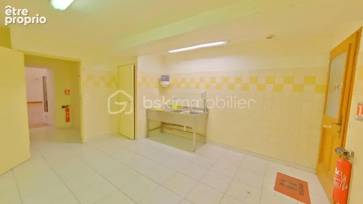 Bâtiment professionnel de 220 m² a finir d'aménager en salle de réception ou pour un commerce ou pour une entreprise soit a tran - photo 5
