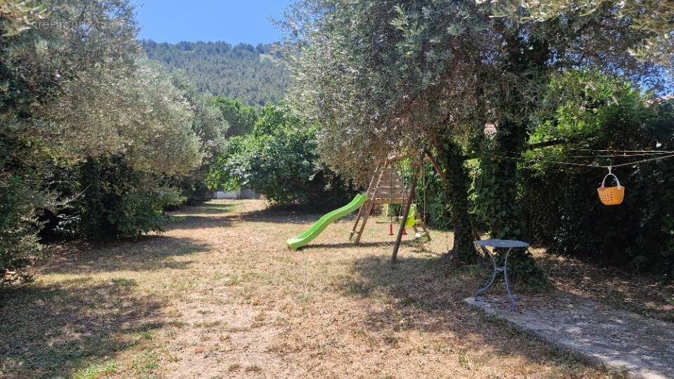 Terrain à LA PENNE-SUR-HUVEAUNE