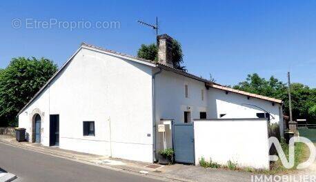 Photo 1 - Maison à ROCHES-PREMARIE-ANDILLE