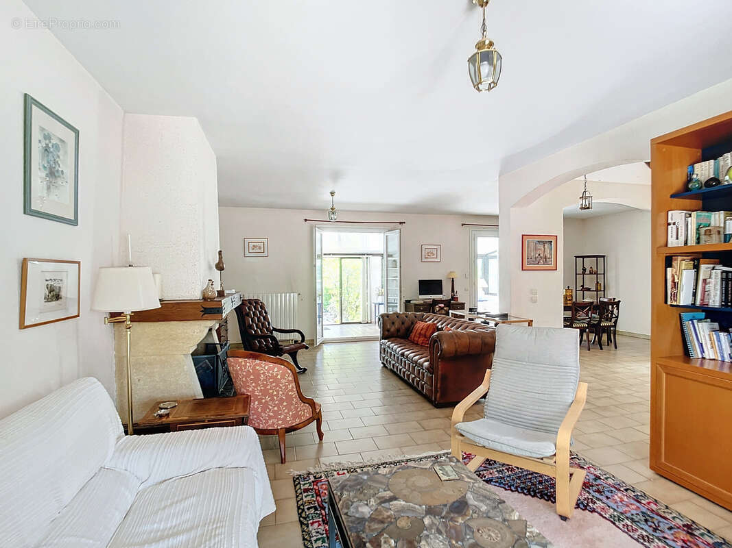 Maison à SAINT-CLEMENT-DE-RIVIERE