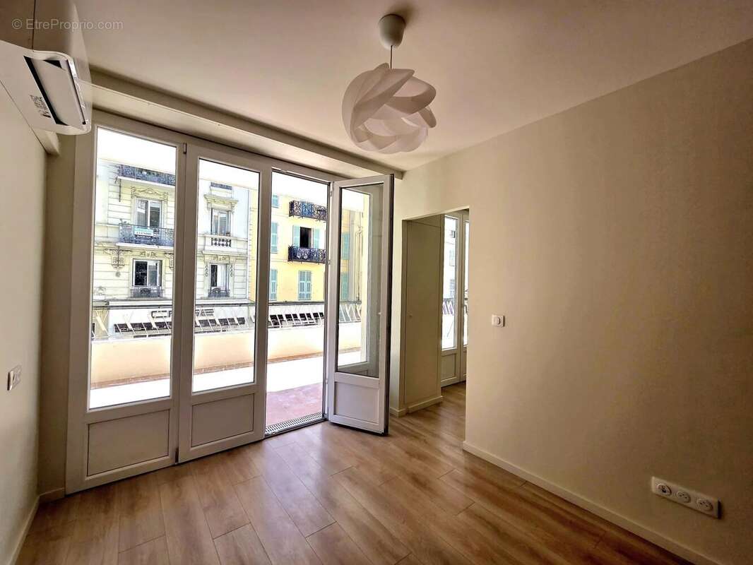 Carre d´Or 2 pièces rénové, grande terrasse sud, zone piétonne - photo 8
