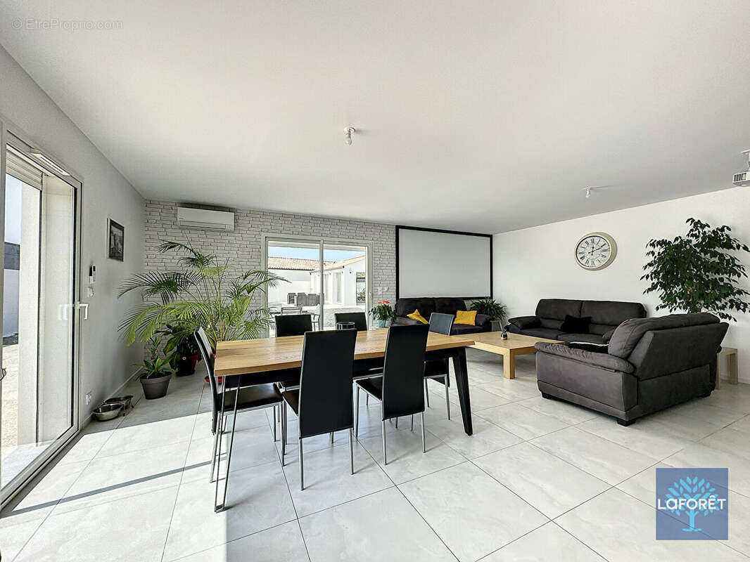 Maison à NOTRE-DAME-DE-RIEZ