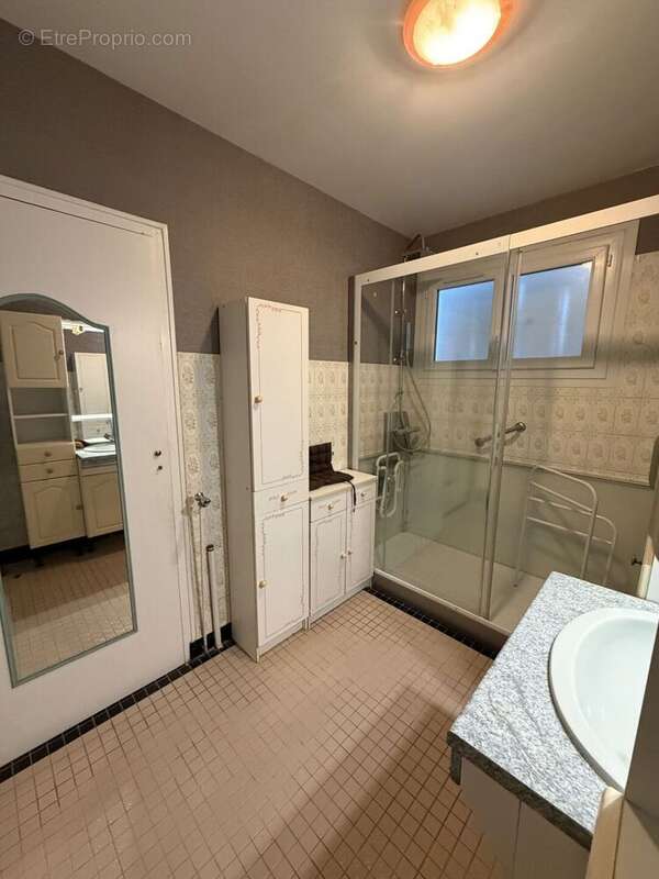 SALLE D EAU - Maison à PIPRIAC