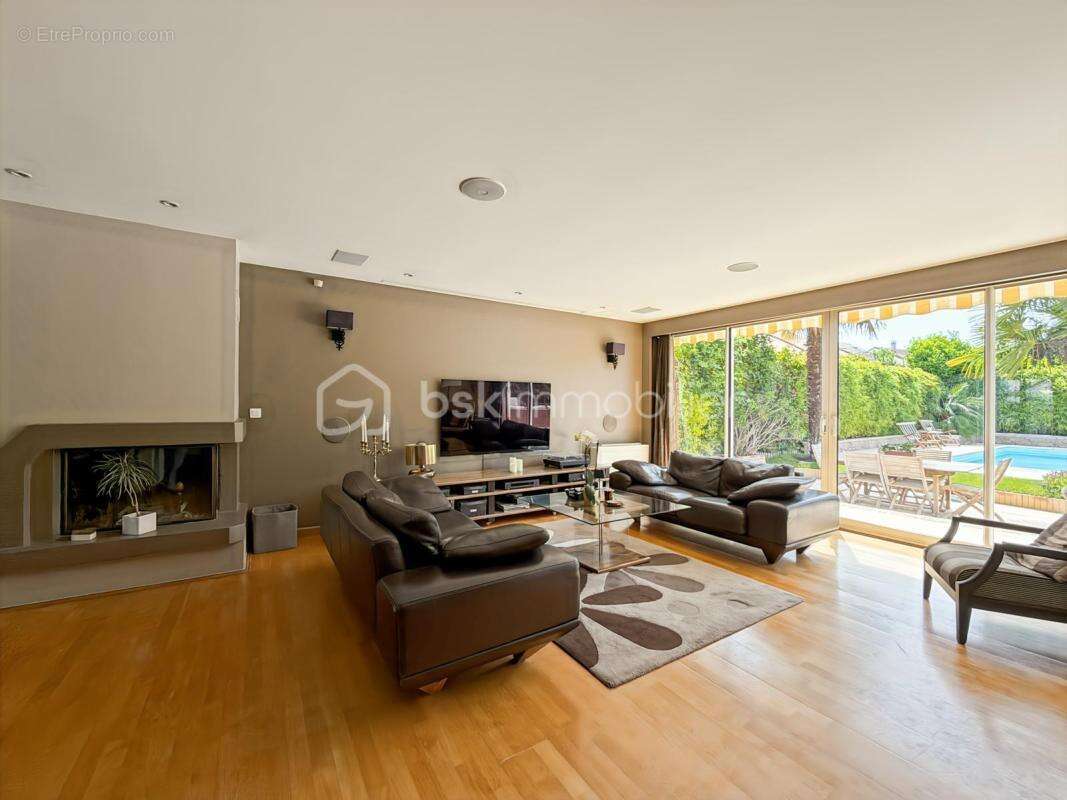 Maison individuelle 180 m2 - 5 chambres - terrain 546 m2 - piscine et Golf - photo 5