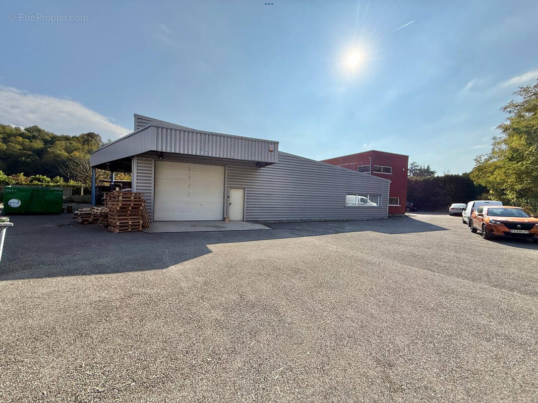 Commerce à SAINT-NAZAIRE-LES-EYMES