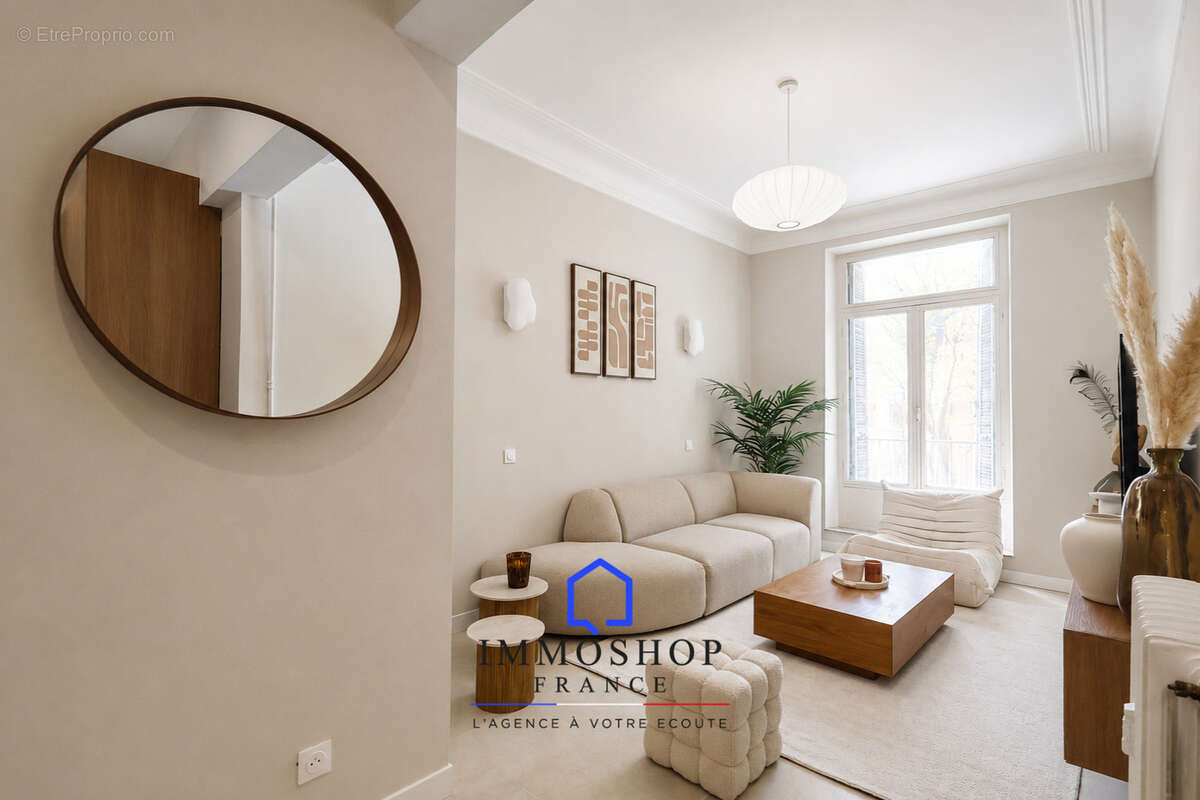 Appartement - 75,46 m2 - 4 pièces - 13006 Castellane - photo 3
