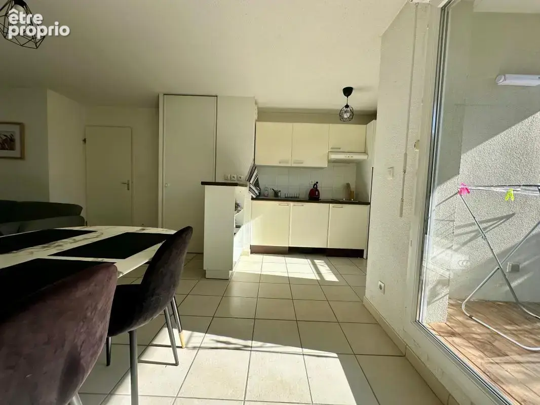 T3 en RDJ lumineux avec terrasse, piscine et 2 parkings — La Verpillière - photo 3