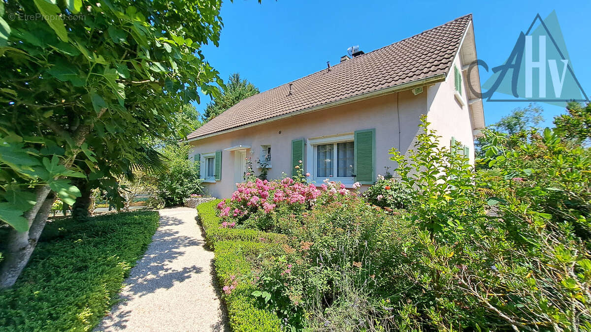 Pont sur Yonne (89) - Maison de 161 m2 avec 4 chambres, sous-sol, piscine et accès direct à l'Yonne. - photo 18