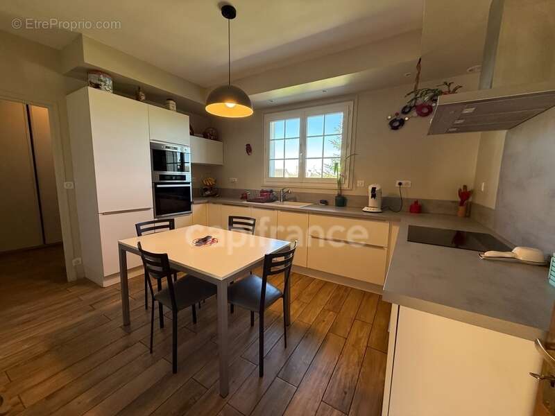 Grande maison avec dépendance sur 3460 m² de terrain - photo 7