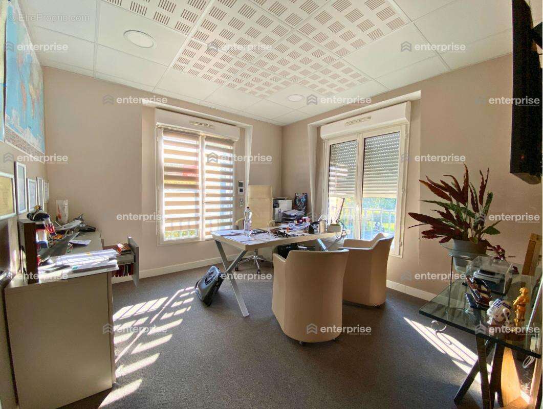 Commerce à VINEUIL-SAINT-FIRMIN