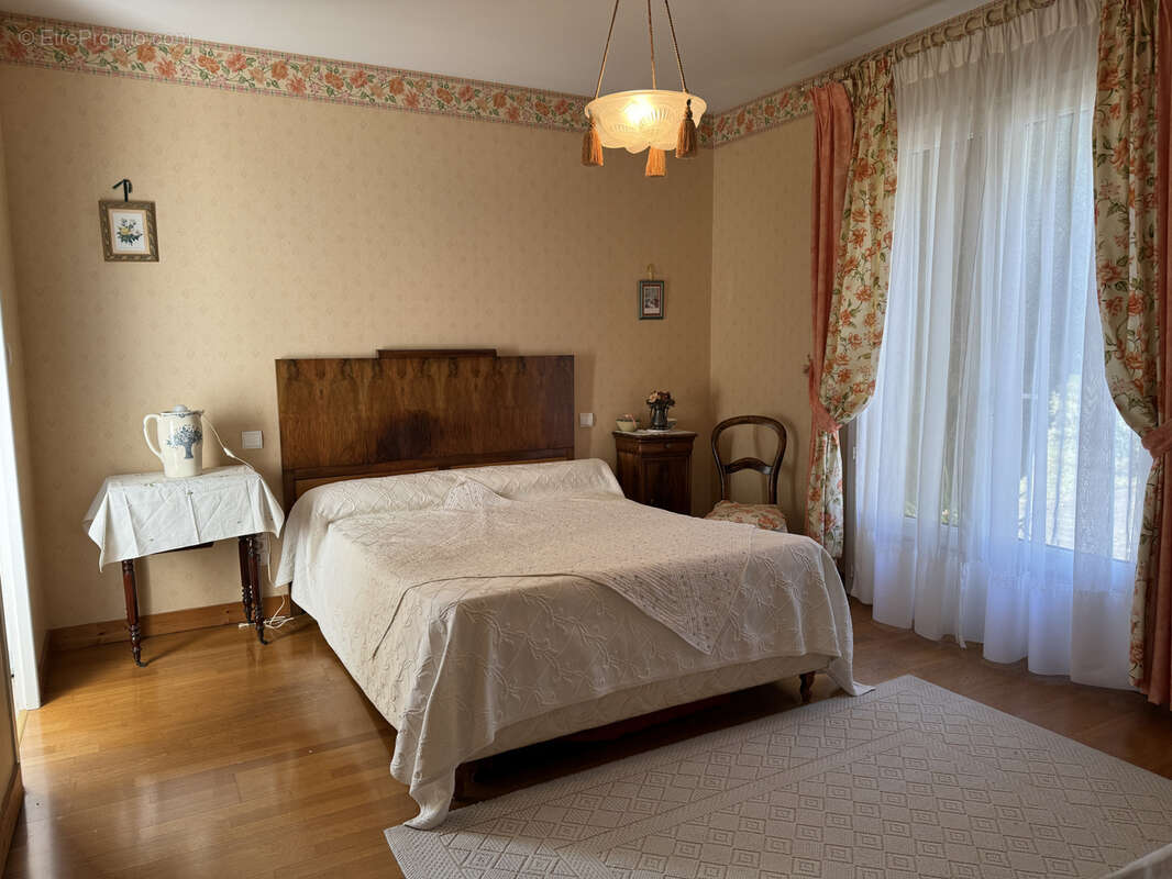 Maison à BARBEZIEUX-SAINT-HILAIRE