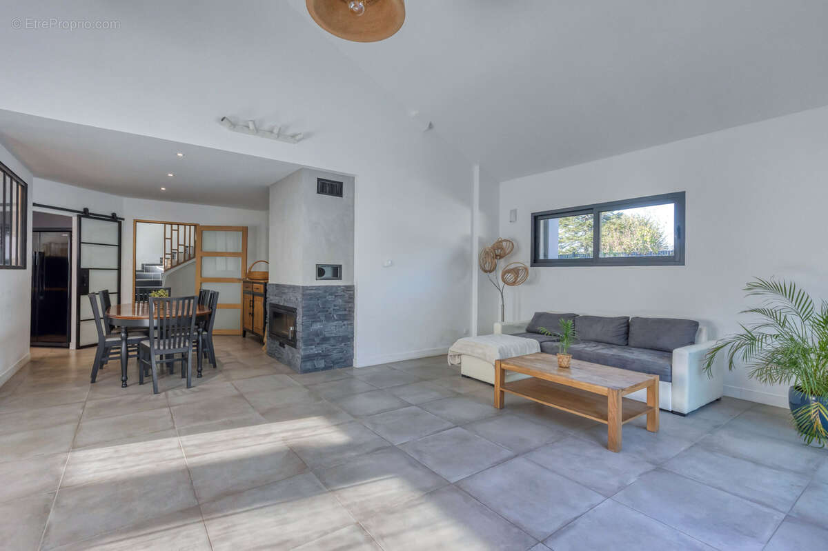 Maison à CHAMP-SUR-DRAC