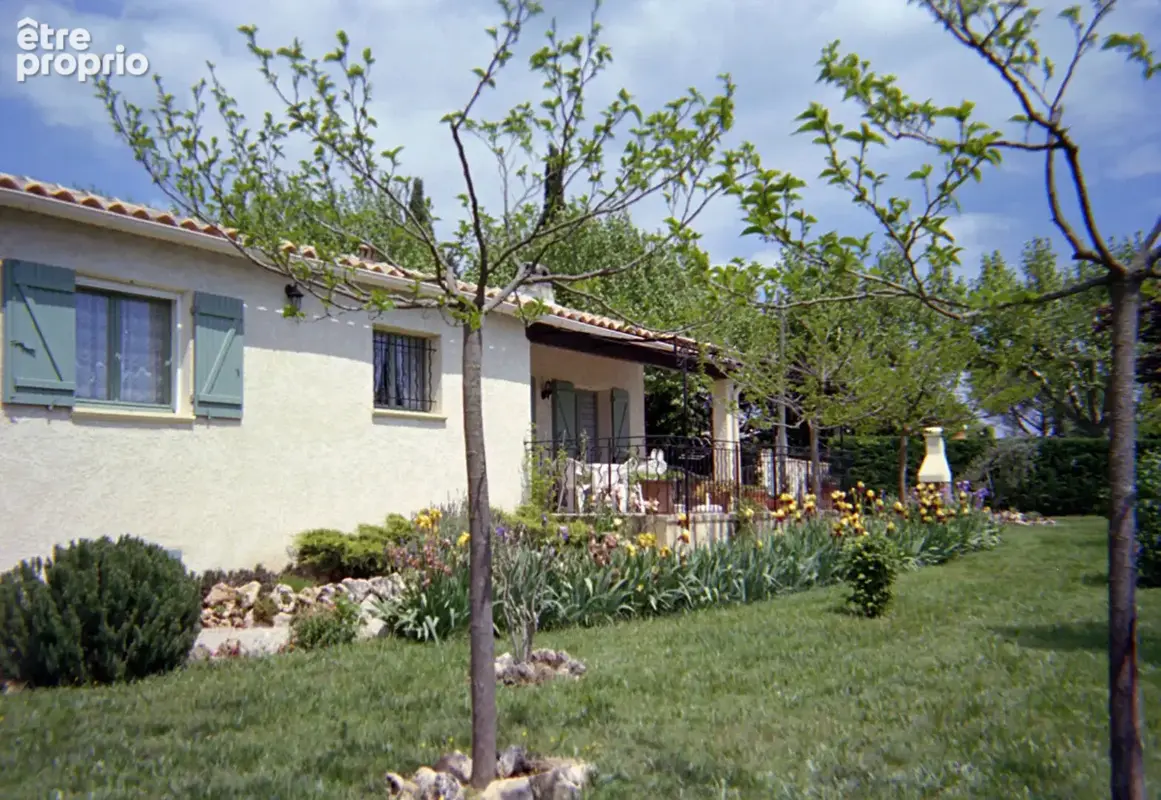 Maison de plain pied T4 de 92 m² sur 1000 m² de terrain avec 2 garages et dépendances à TAVERNES 83670 - photo 14