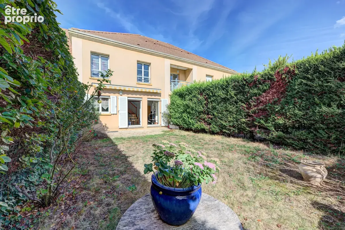 SAINT-MAUR-DES-FOSSÉS (Quartier La Pie)   Duplex esprit maison de 4 chambres avec jardin privatif et box - photo 4